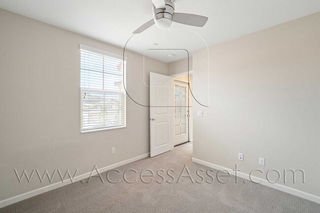 Building Photo - Stunning  Two-Story 4 Bed/3 Bath Home in B...