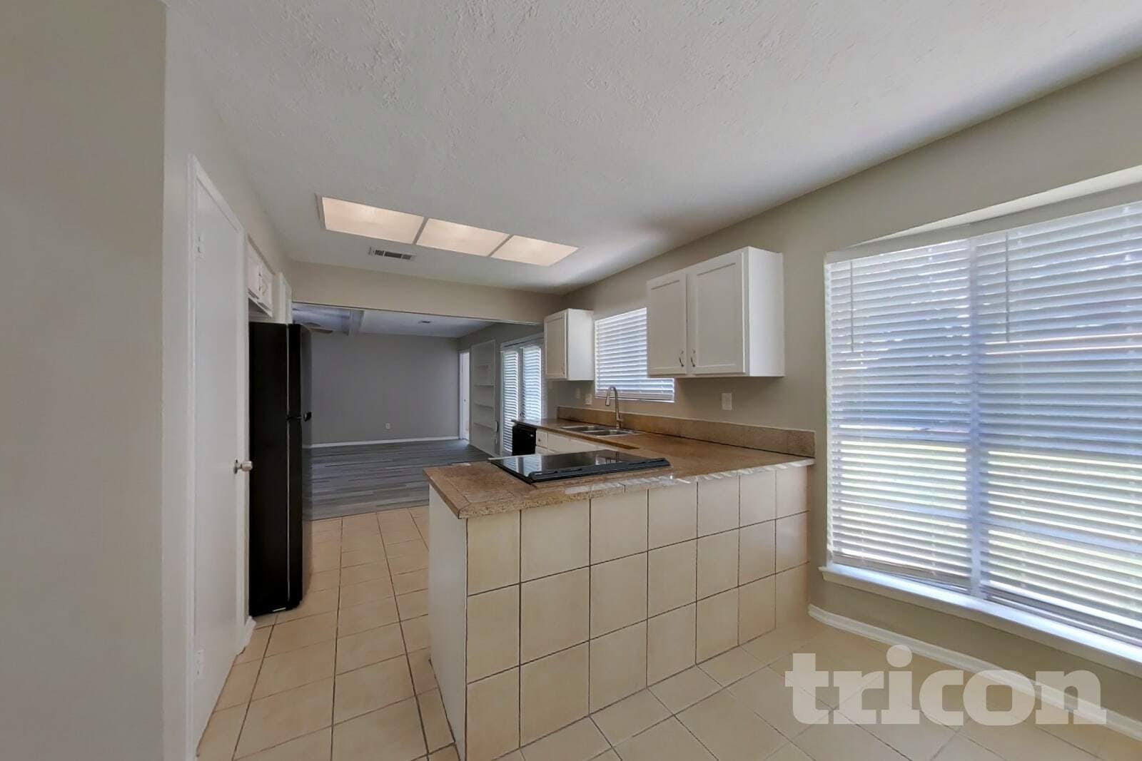 Building Photo - 3815 Regency Dr