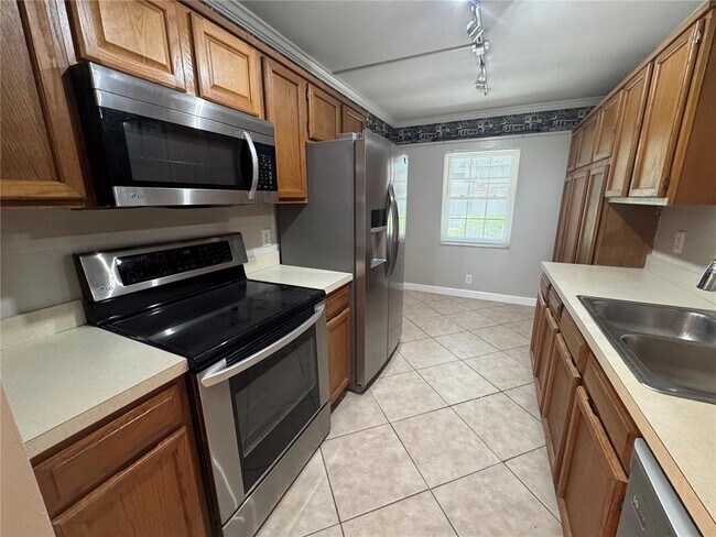 Building Photo - 8799 Bardmoor Blvd