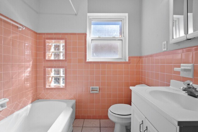 Building Photo - 7112-7114 Jamieson Ave