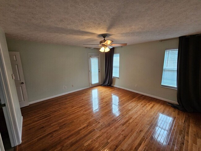 Building Photo - 3 Bedroom home in the Northfield subdivision available in time for the Holidays!