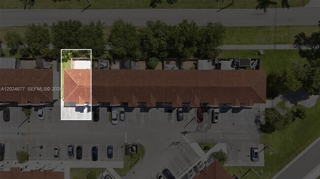 Building Photo - 82 SW 3rd Ct