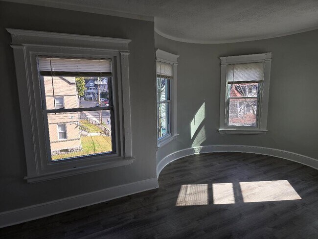 Building Photo - 197 Chestnut Ave