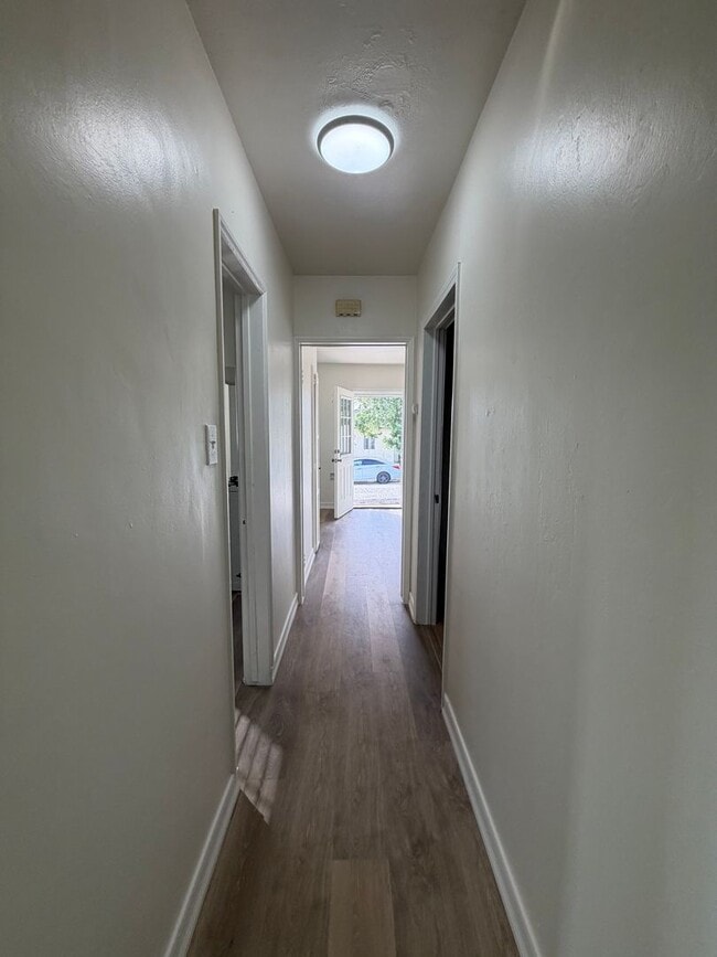 Building Photo - W Bevery Terrace