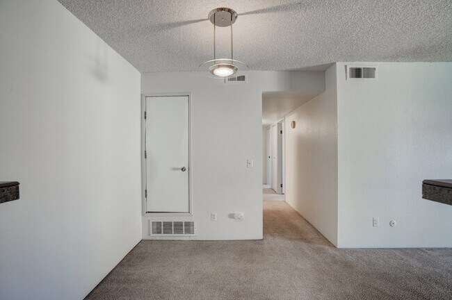 Building Photo - $1,625 - 2 Bed, 2 Bath Condo in Denver wit...