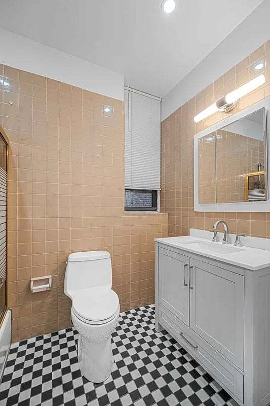 Building Photo - 160 W 54th St