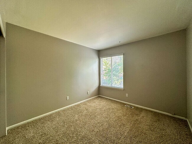 Building Photo - A perfect Highlands Ranch 4-bedroom home