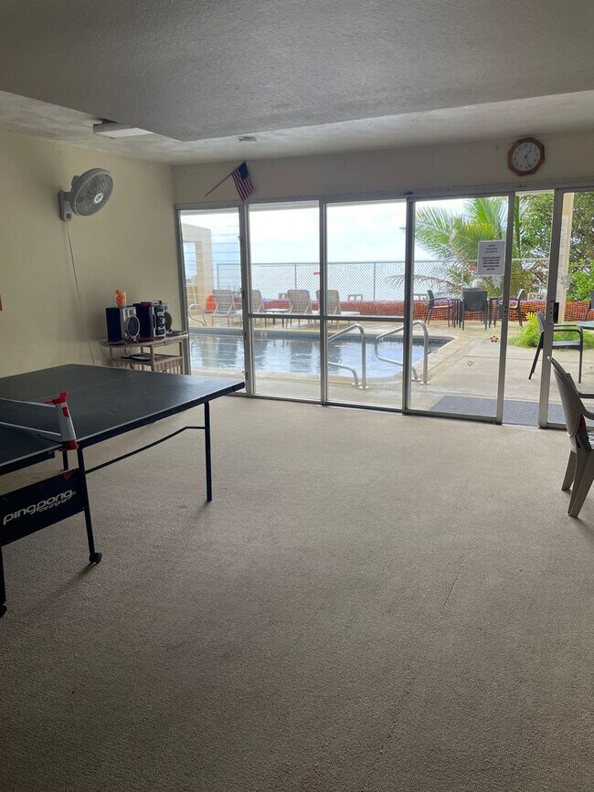 Building Photo - 2BR/2BA with lanai and spectacular ocean v...
