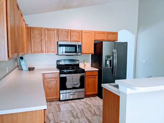 Building Photo - 246 Queen Mary Dr