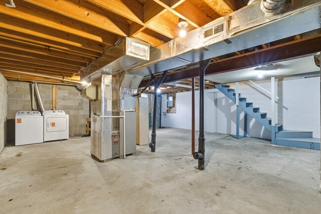 Building Photo - 2688 Bellwood Ave