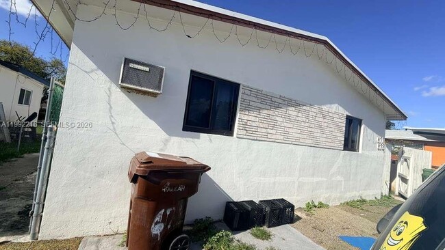 Building Photo - 673 W 30th St