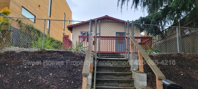 Building Photo - 810 23rd Ave