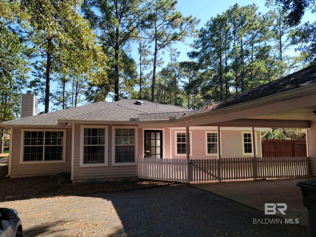 Building Photo - 459 Ridgewood Dr