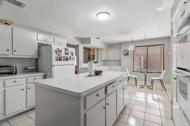 Building Photo - 7534 Quail Meadow Dr