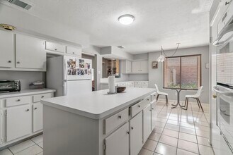 Building Photo - 7534 Quail Meadow Dr