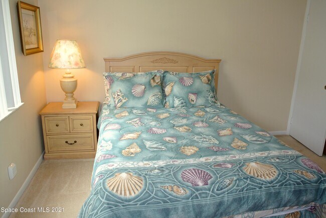 Building Photo - 537 Taylor Ave