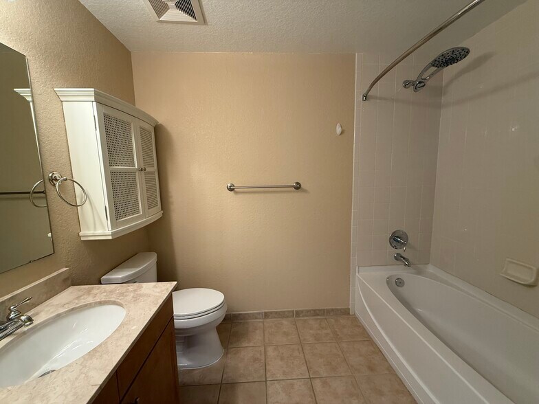 Guess bathroom - 1064 N Tamiami Trl