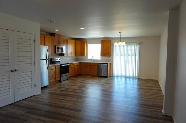 Building Photo - 2829 W Marina Dr