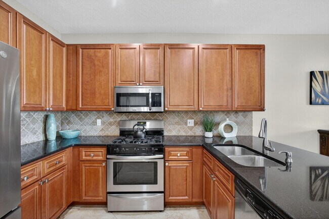 Building Photo - 8400 Heritage Club Dr