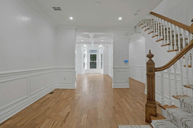 Building Photo - 52 Brinkerhoff St