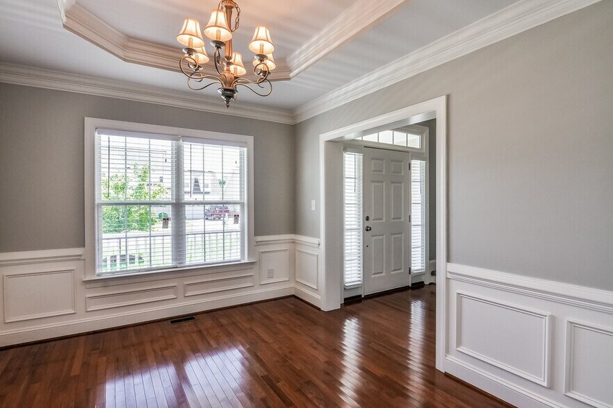 Building Photo - 3011 Watsonia Dr