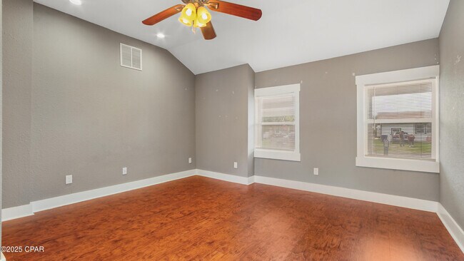 Building Photo - 205 N Macarthur Ave