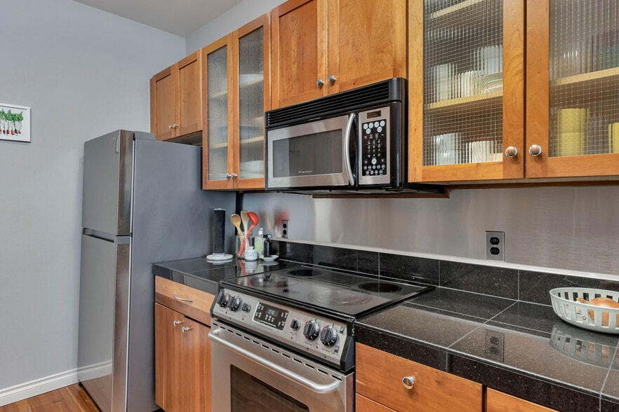 Stainless steel appliances - 618 NW 12th Ave