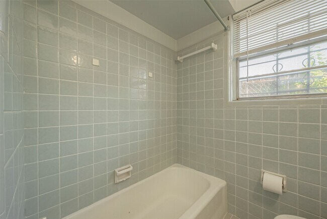 Building Photo - 3426 Bradford St