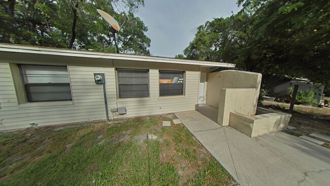 Primary Photo - Lovely 2 Bed One Bath Duplex