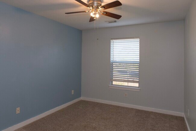 Building Photo - 315 Glade Bridge Ln