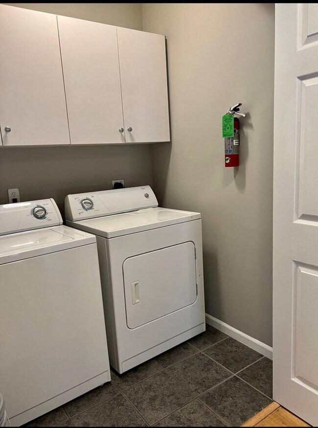 Building Photo - 1001 Mississippi St