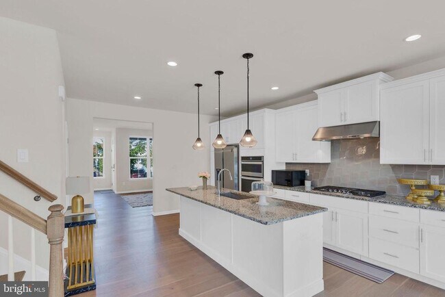 Building Photo - 29 Beachwood Dr