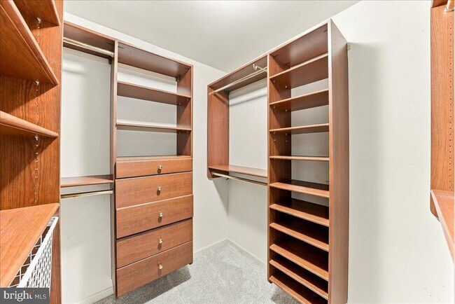 Building Photo - 400 Wooded Way