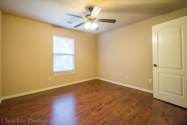 Building Photo - Three bedroom Home with Hardwood Floors Th...