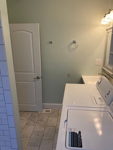 Building Photo - 55 Marshall St