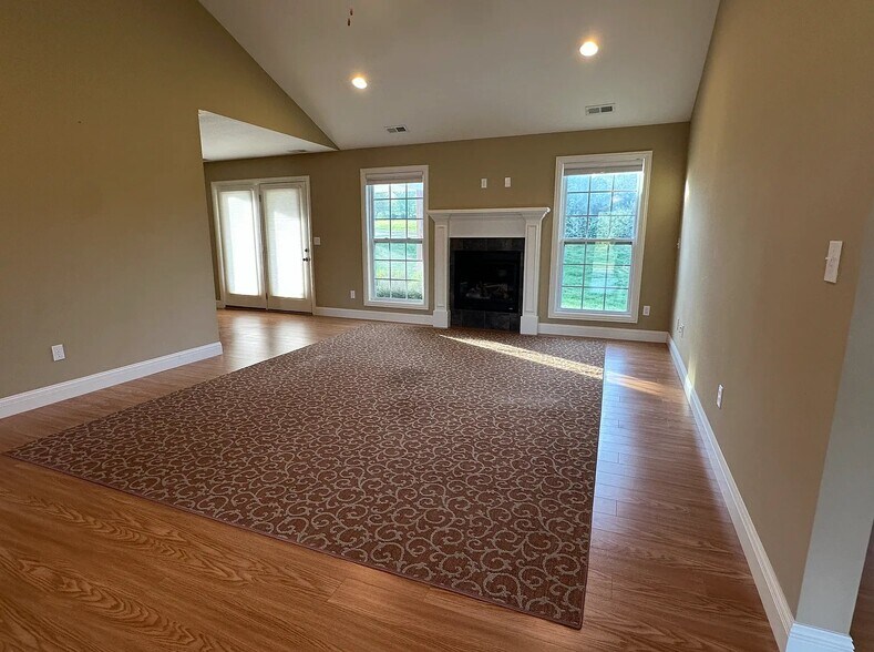 Building Photo - 4500 Weybridge Dr