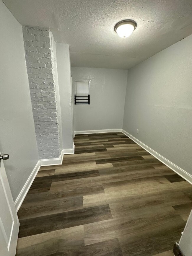 Building Photo - Fully Renovated 3/1 Single Family House Available for Immediate Rent!