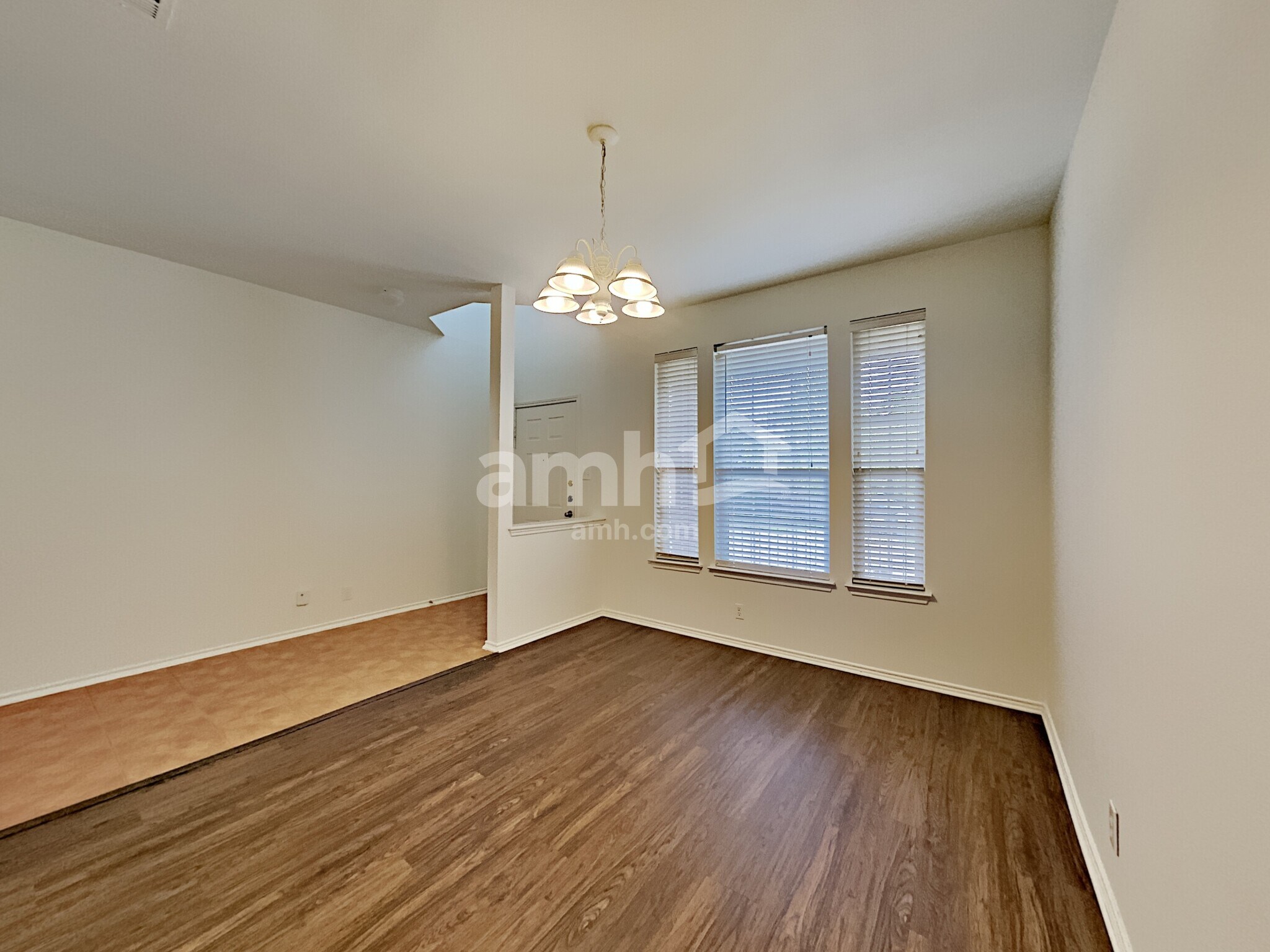 Building Photo - 2915 Encino Riv