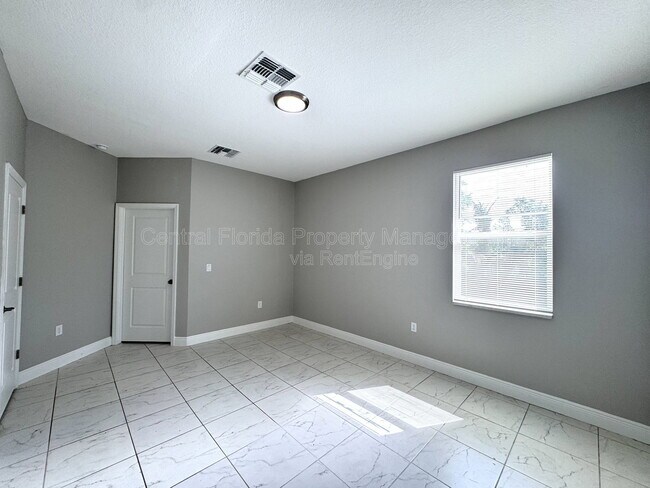 Building Photo - 1389 Worthington Dr