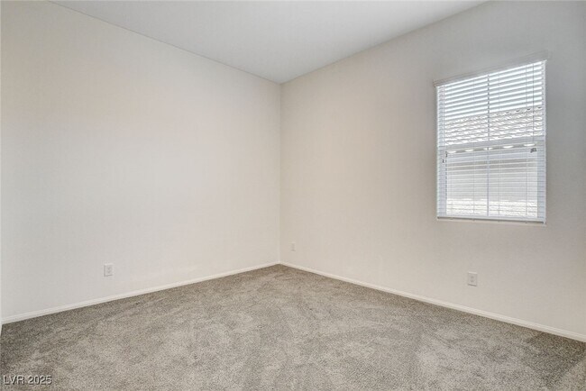Building Photo - 10924 Chipotle Ave