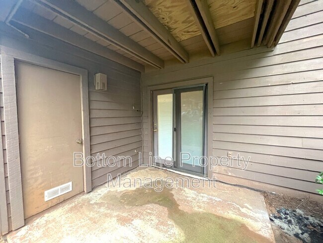 Building Photo - 1840 J Julian Ln
