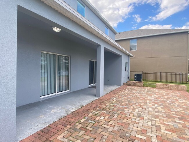 Building Photo - Spacious Waterfront 4BD/2.5BA Single Family Home in Orlando FL!