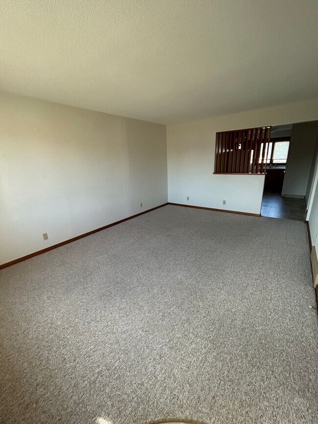 Building Photo - Cute side by side duplex