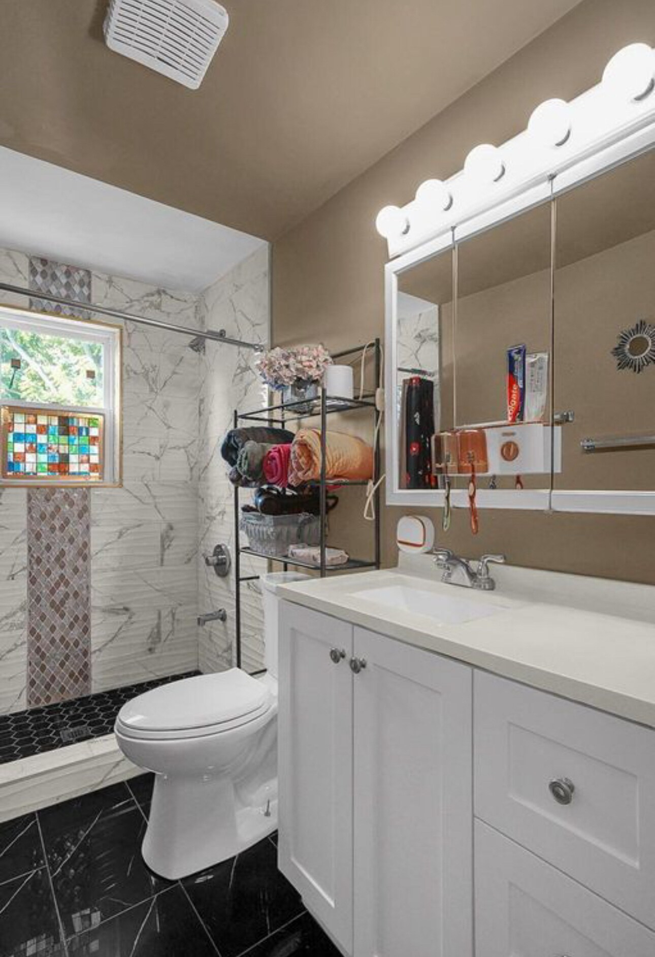 Building Photo - 5004 Bentler Dr