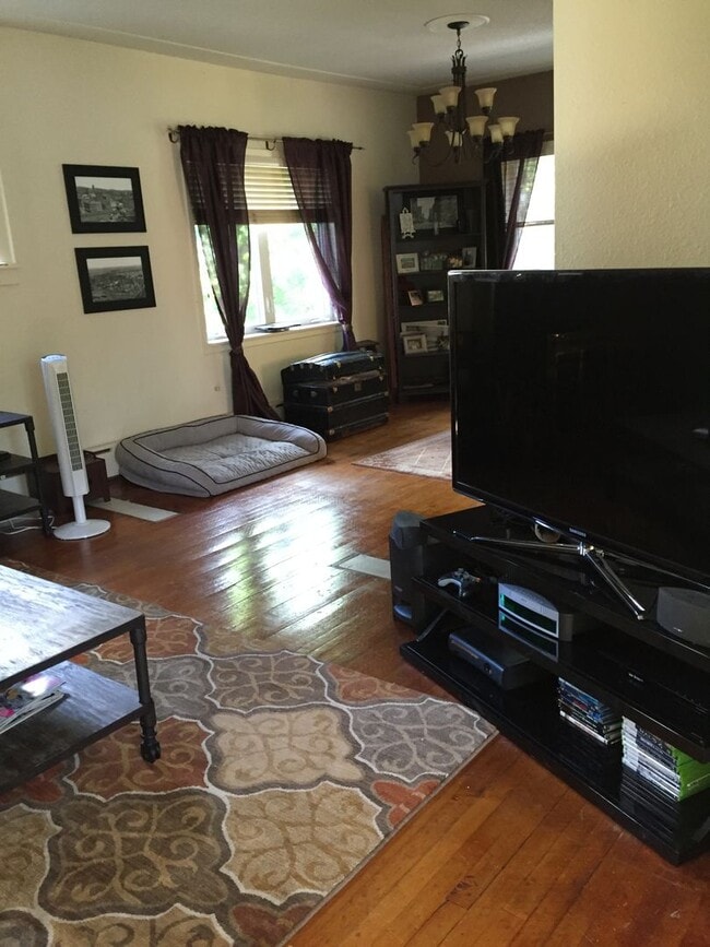 Building Photo - 630 N 16th Ave E