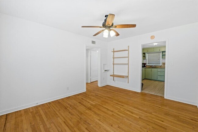 Building Photo - 301 E 34th St