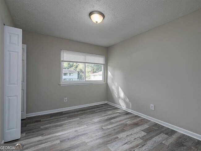 Building Photo - 3874 Mulkey Cir SW