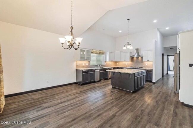 Building Photo - Luxurious Single-Level Rancher in Post Falls