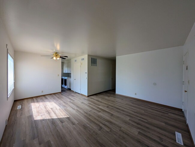 Building Photo - 1231/1233 Montana St.