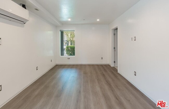 Building Photo - 613 6th Ave